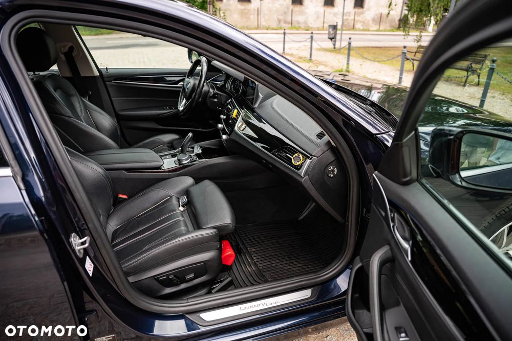 BMW Seria 5 520d Luxury Line - 28