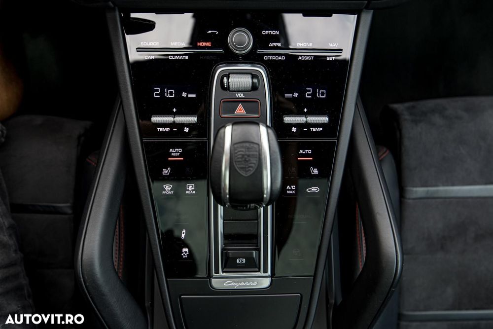 Porsche Cayenne - 25