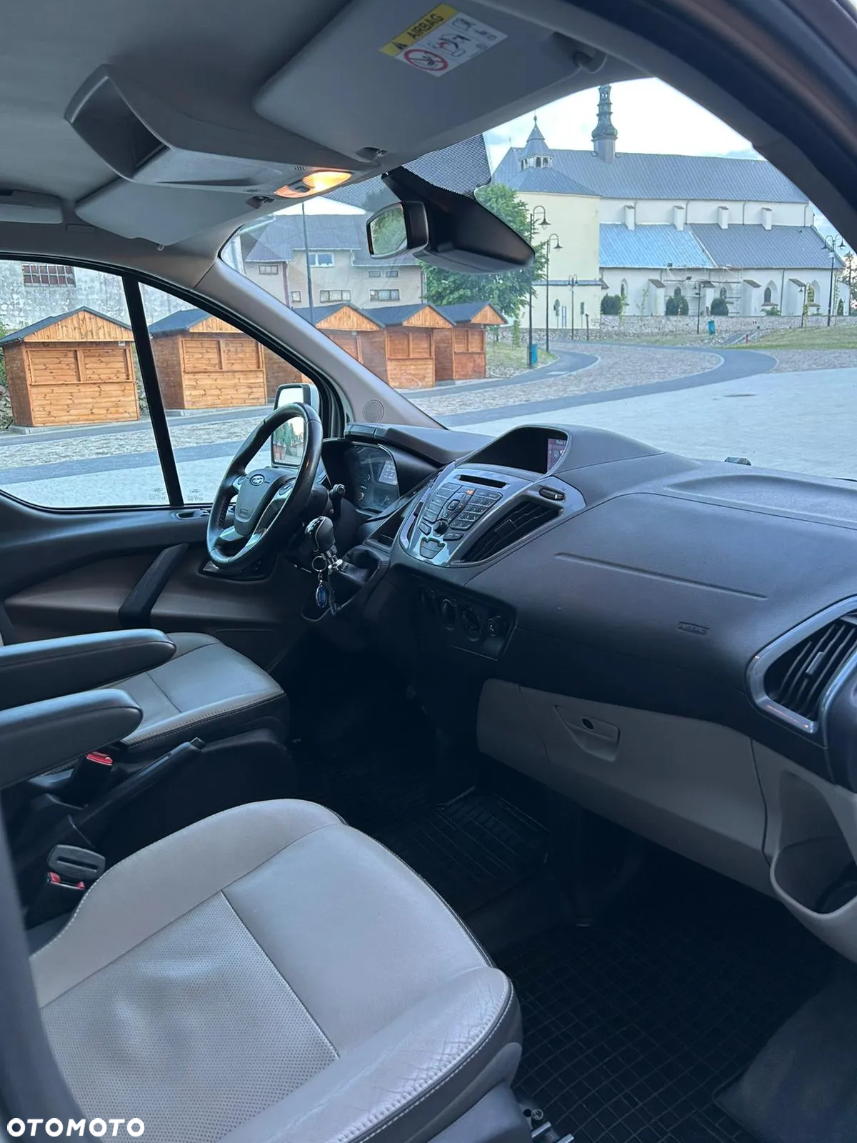 Ford Tourneo Custom - 26