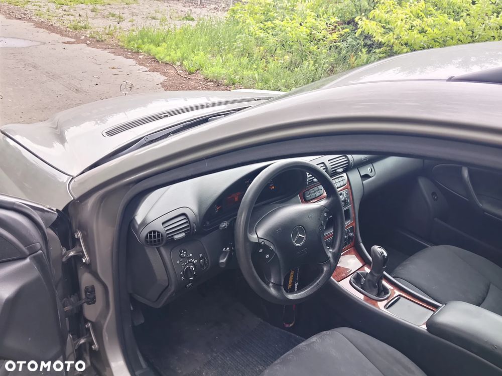 Mercedes-Benz Klasa C 200 T CDI Classic - 17