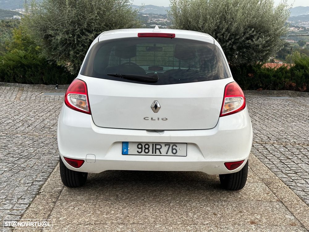 Renault Clio - 23