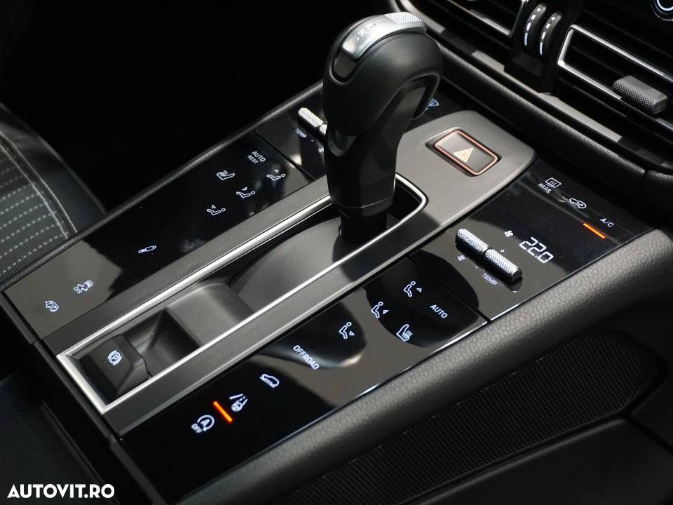 Porsche Macan T - 15