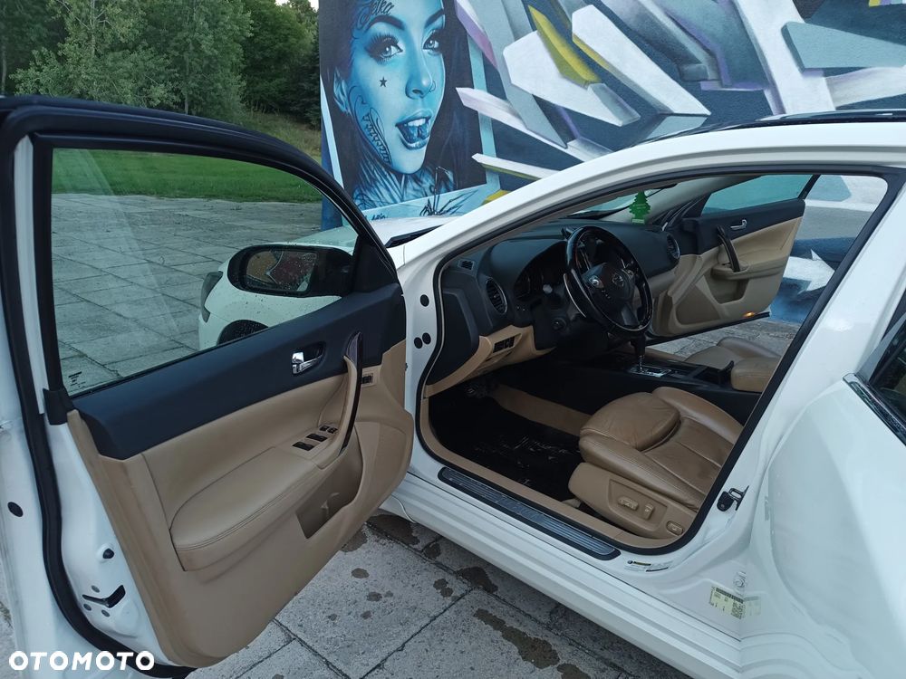 Nissan Maxima - 17