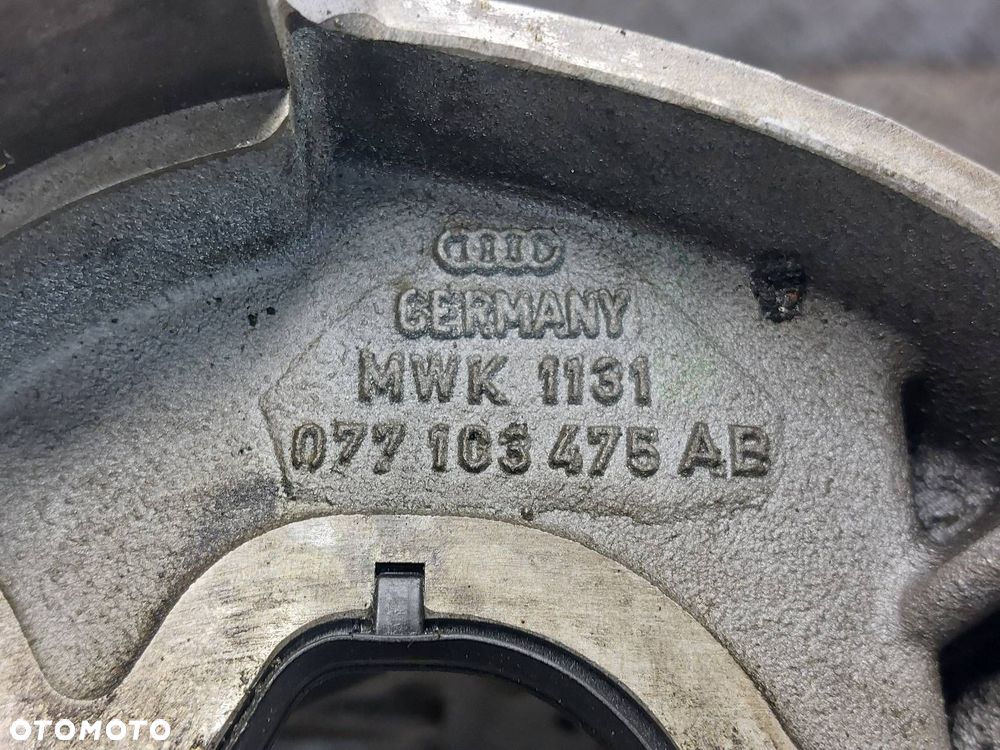 POKRYWA ZAWORÓW LEWA AUDI A8 D3 4.2 V8 077103475AB - 3