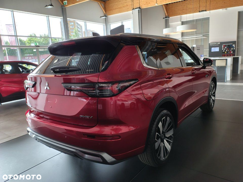 Mitsubishi Outlander - 3