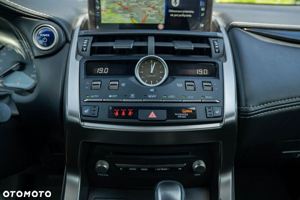 Lexus NX 300h Business Edition AWD - 23