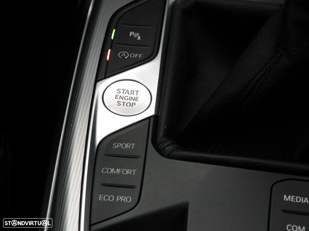 BMW 318 d Line Sport - 23