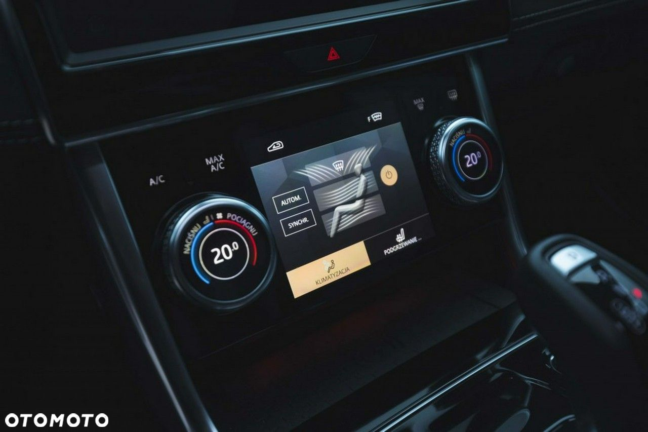 Jaguar XE - 23