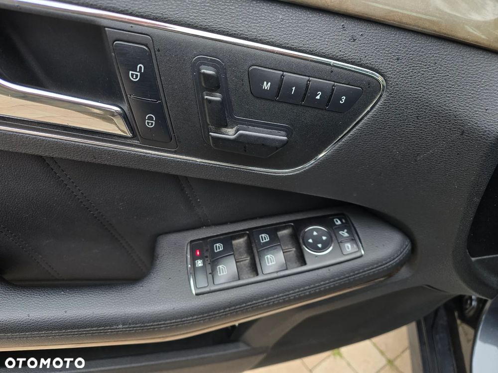 Mercedes-Benz Klasa E 350 CDI DPF BlueEFFICIENCY 7G-TRONIC Elegance - 22