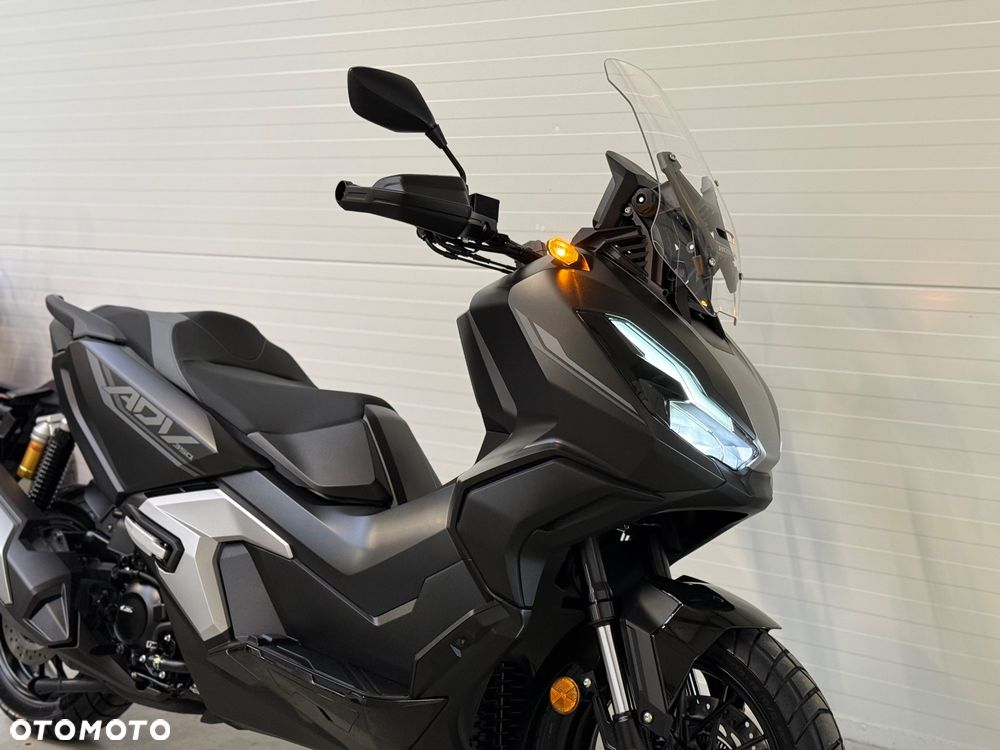 Honda ADV350 - 8