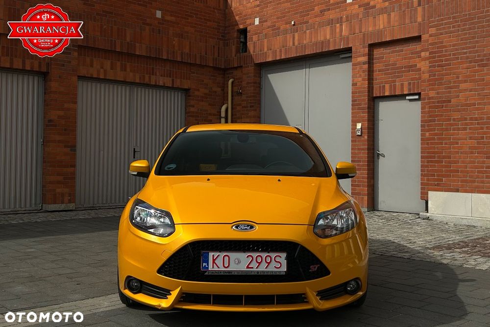 Ford Focus 2.0 EcoBoost ST mit Leder-Sport-Paket - 1