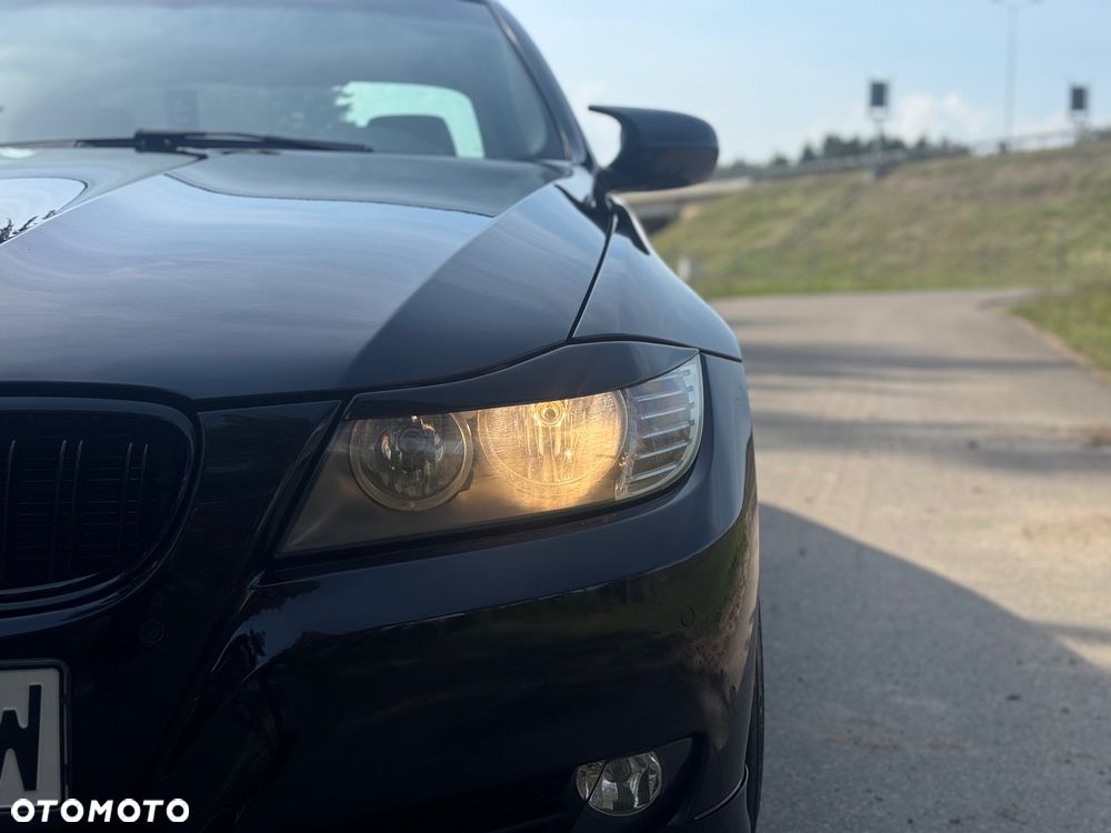BMW Seria 3 320d DPF Edition Sport - 13