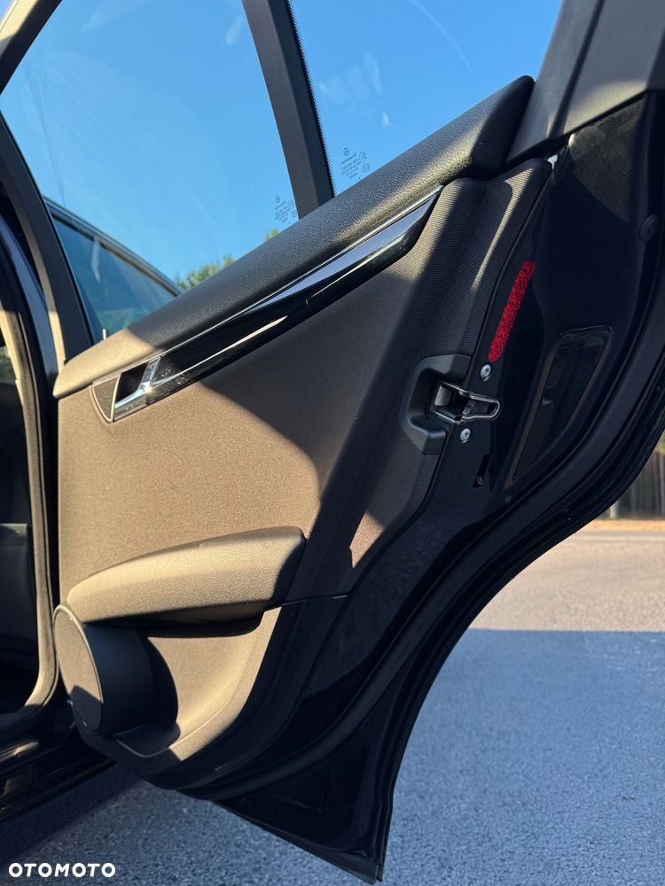 Mercedes-Benz Klasa C 180 Kompressor BlueEFFICIENCY - 20