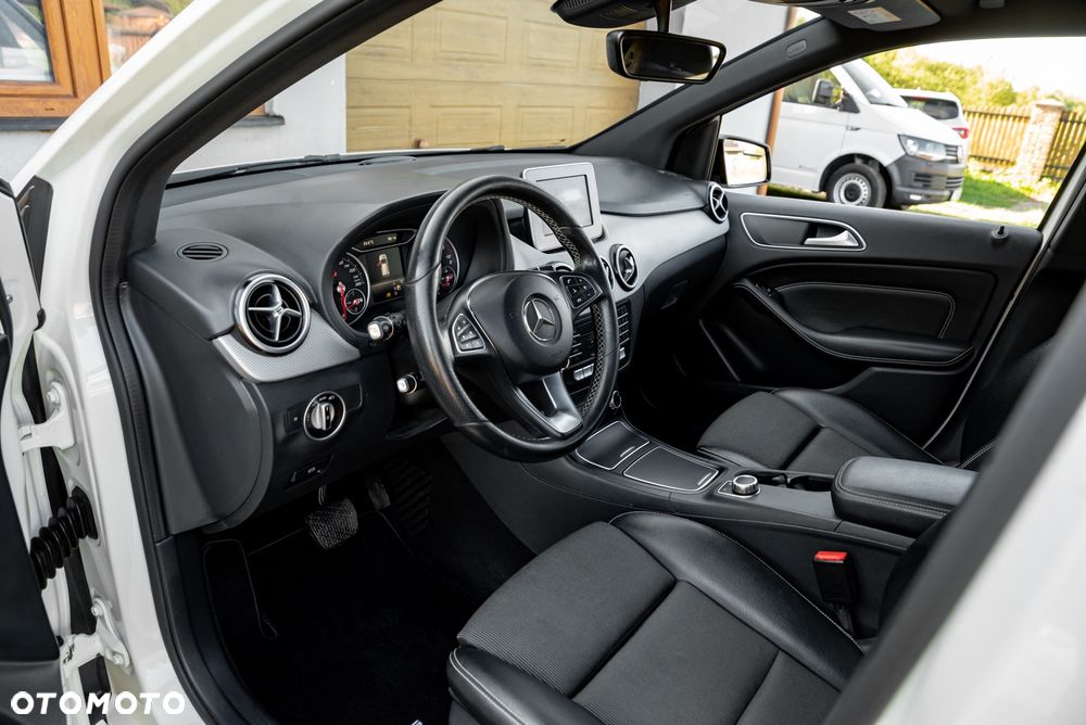 Mercedes-Benz Klasa B 200 (CDI) d 4Matic 7G-DCT AMG Line - 16
