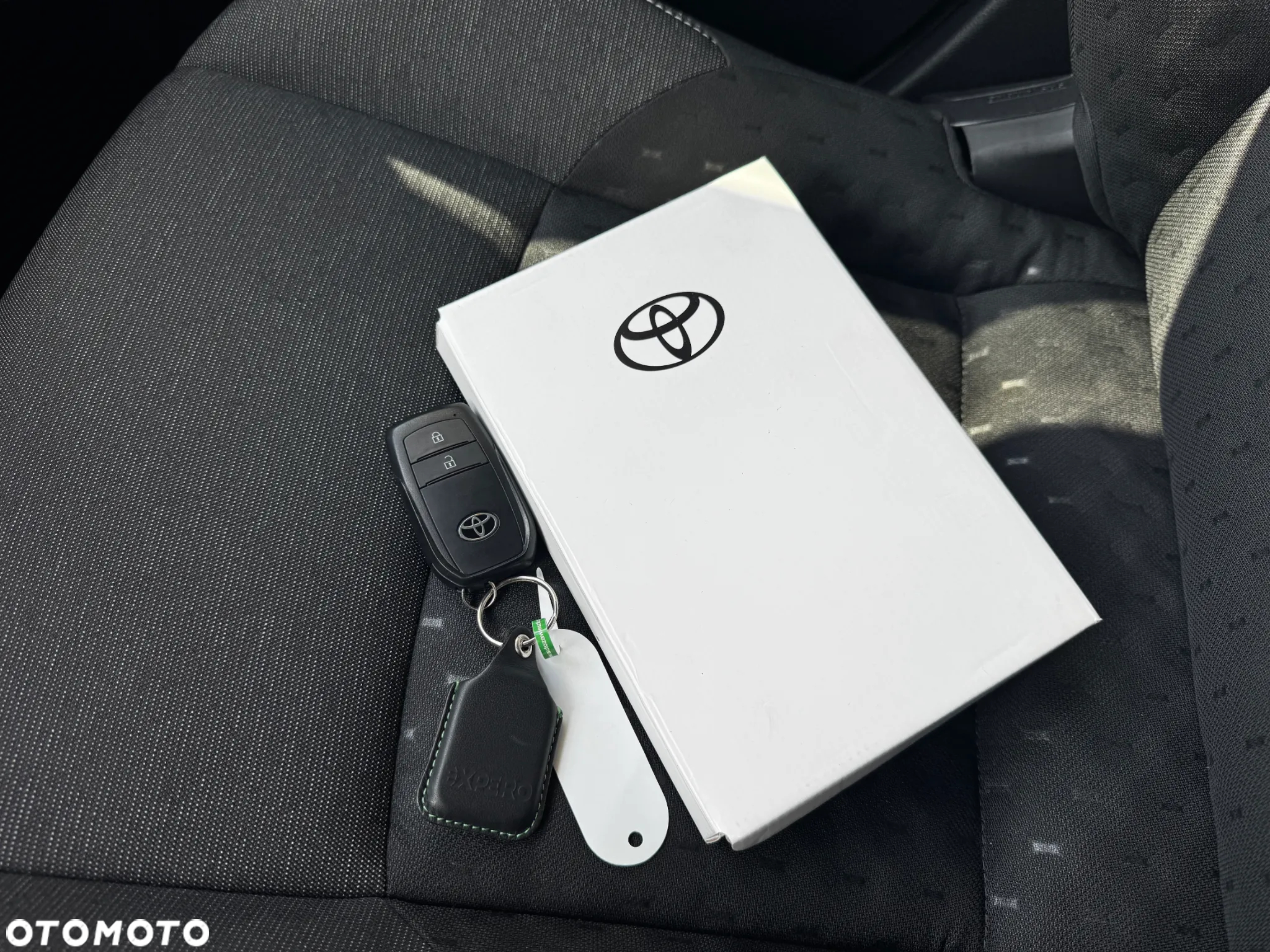 Toyota Corolla 1.8 Hybrid Executive - 28
