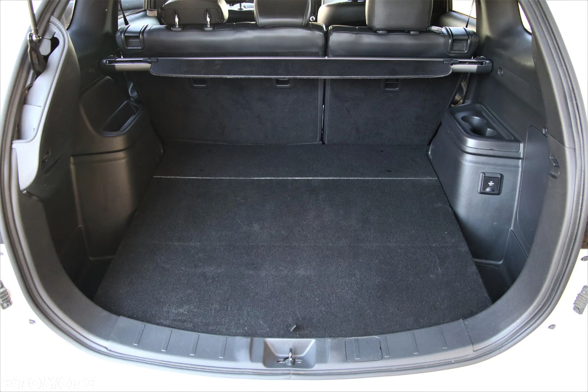 Mitsubishi Outlander 2.0 4WD Plug-In Hybrid - 14