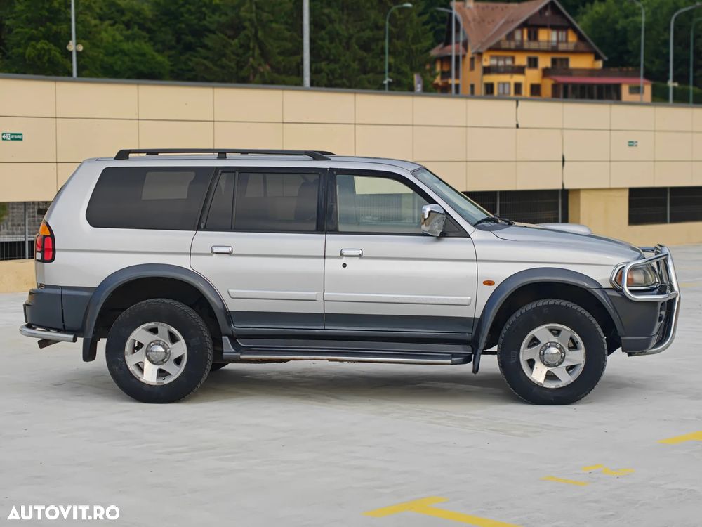 Mitsubishi Pajero Sport 2.5 TD GLS - 9