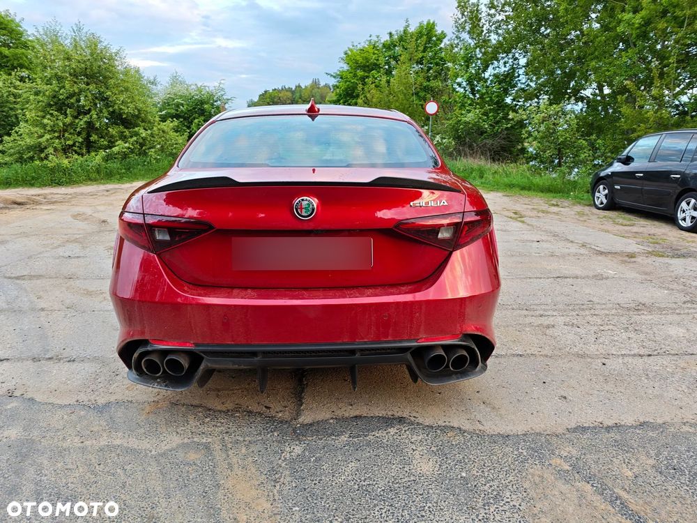 Alfa Romeo Giulia 2.9 V6 Bi-Turbo AT8 Quadrifoglio - 11