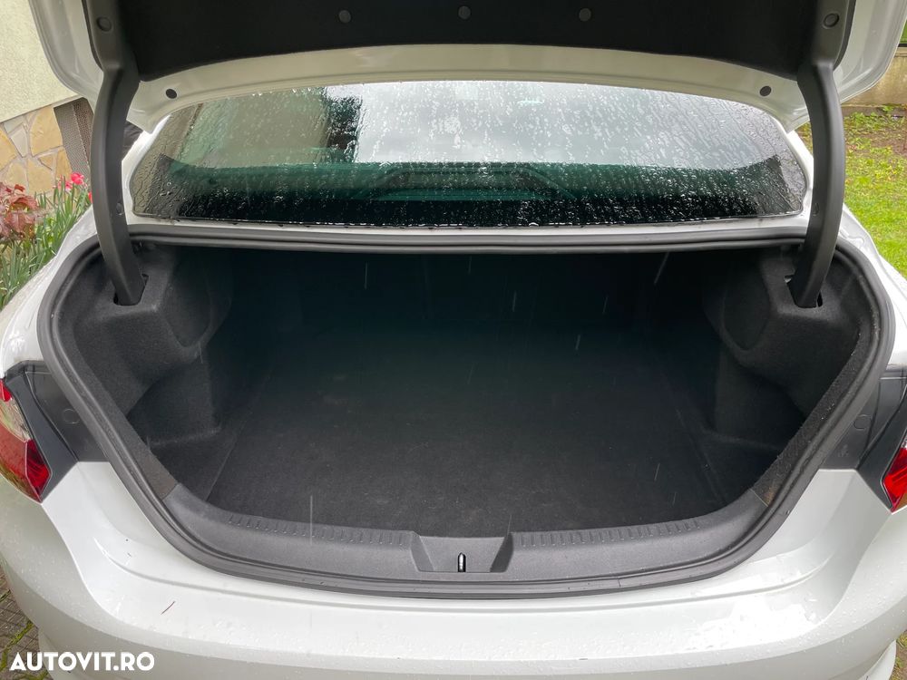 Renault Megane TCe 140 GPF Intens - 12