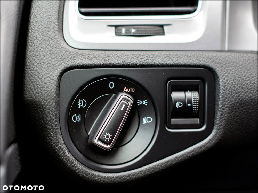 Volkswagen Golf - 33