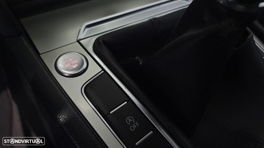 VW Passat Variant 1.6 TDI BlueMotion - 23