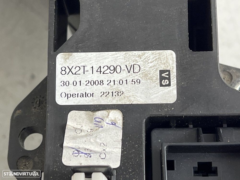 Caixa de fusíveis Usado JAGUAR XF (X250) 2.7 D REF. 8X2T14290VD - 3