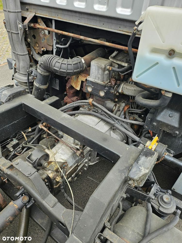 Nissan - 8
