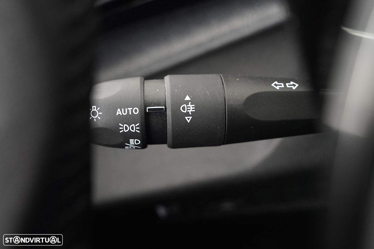 Peugeot 308 1.2 PureTech Allure EAT8 - 17