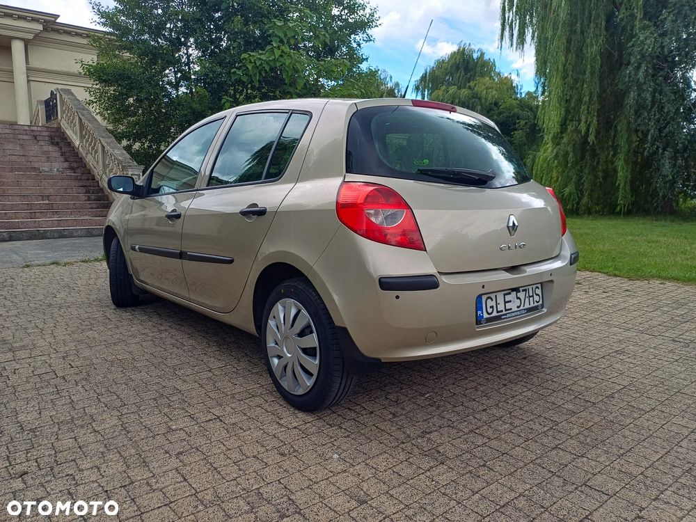 Renault Clio 1.2 16V Expression - 8