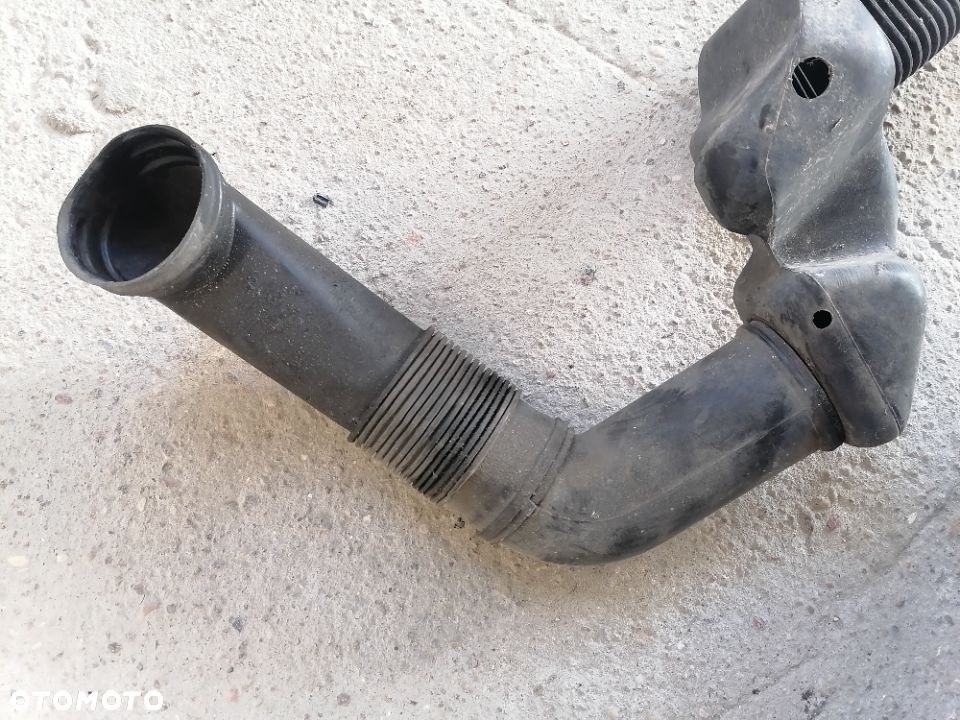 Przewód Rura Powietrza Chłodzenia Alternatora Audi A8 D2 2.8b 4D0 - 3