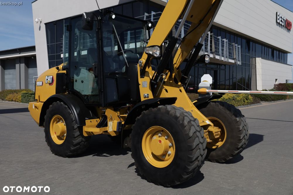 Caterpillar CAT 906M - 14