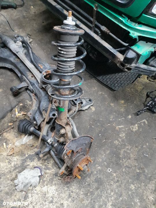 Zwrotnica,amortyzator Toyota Yaris II, 2006-2012R, LEWA,PRAWA - 2