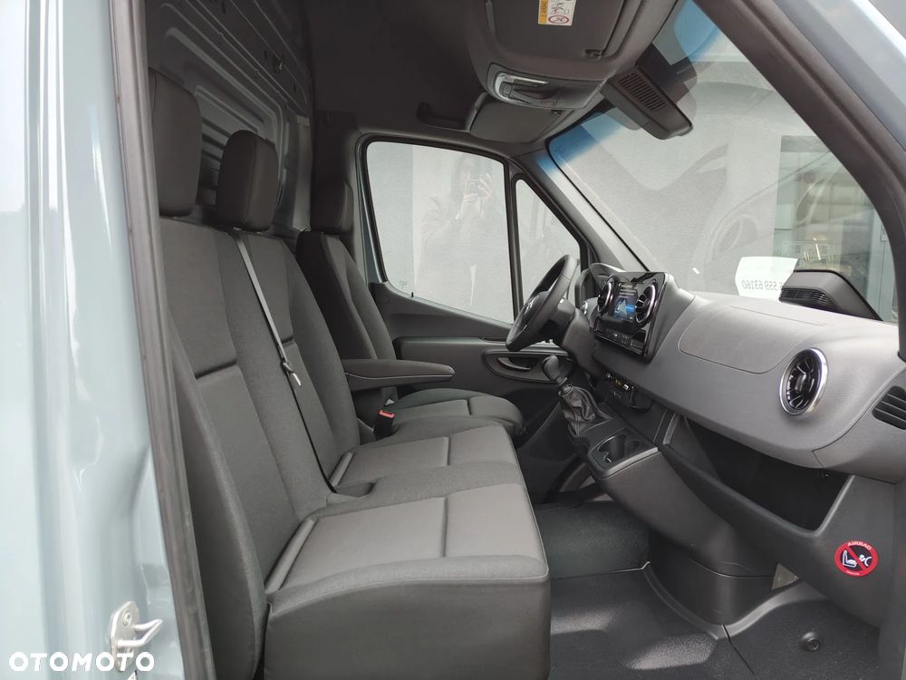 Mercedes-Benz Sprinter - 12