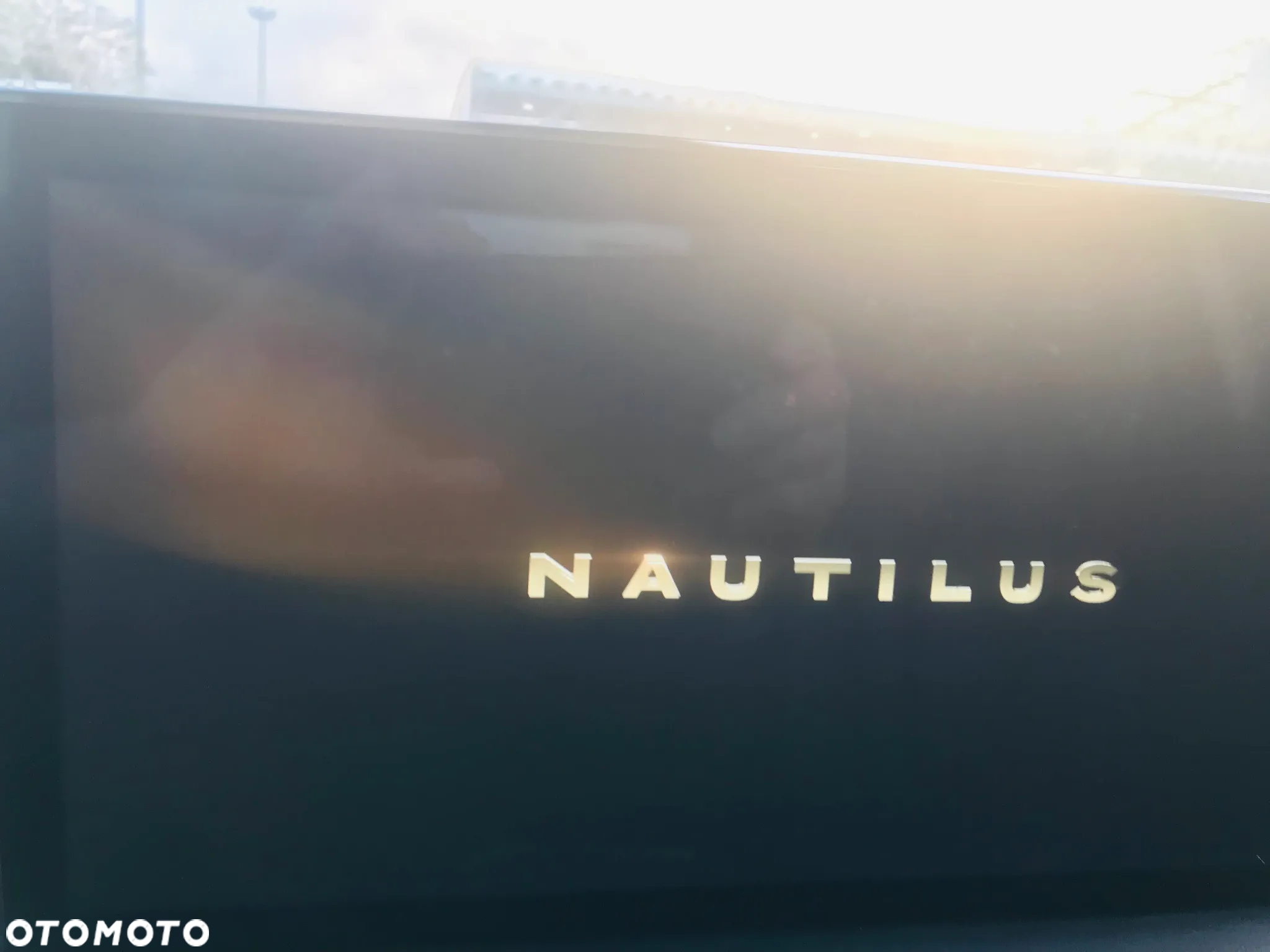 Lincoln Nautilus - 11