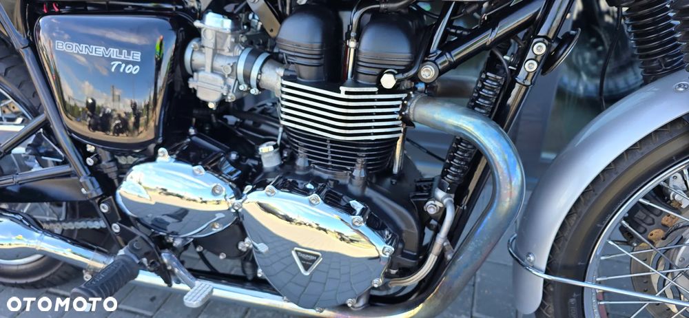 Triumph Bonneville - 10