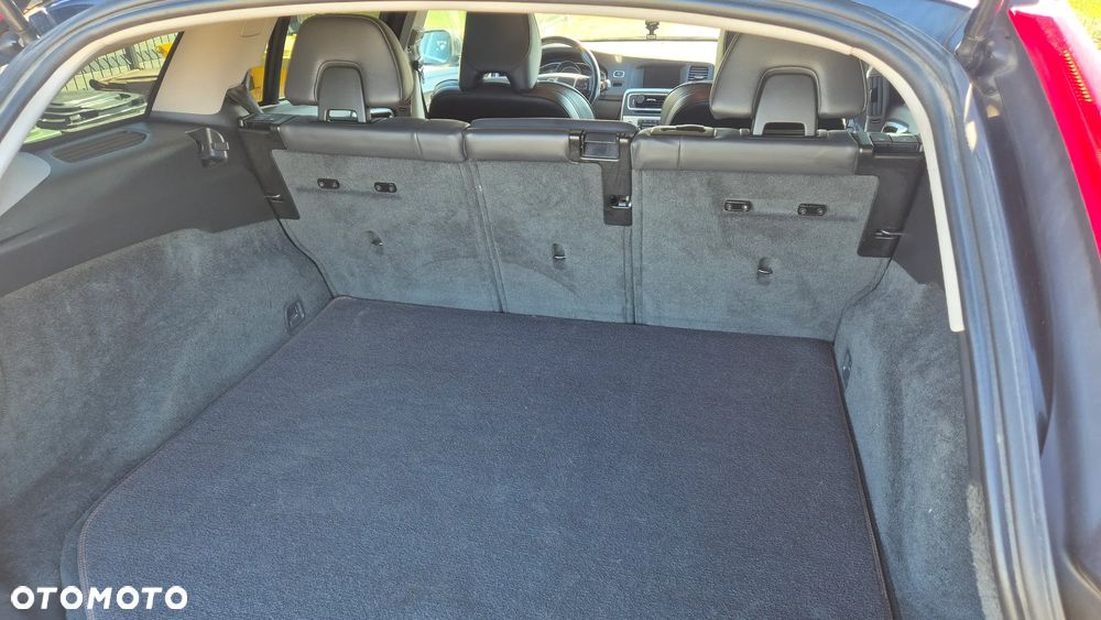 Volvo V60 D4 Drive-E Ocean Race - 16