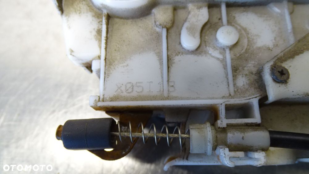 ZAMEK LEWY PRZÓD DRZWI FIAT GRANDE PUNTO 1.4 - 9