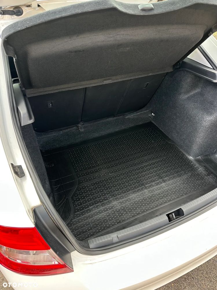 Skoda RAPID 1.2 TSI Active - 14