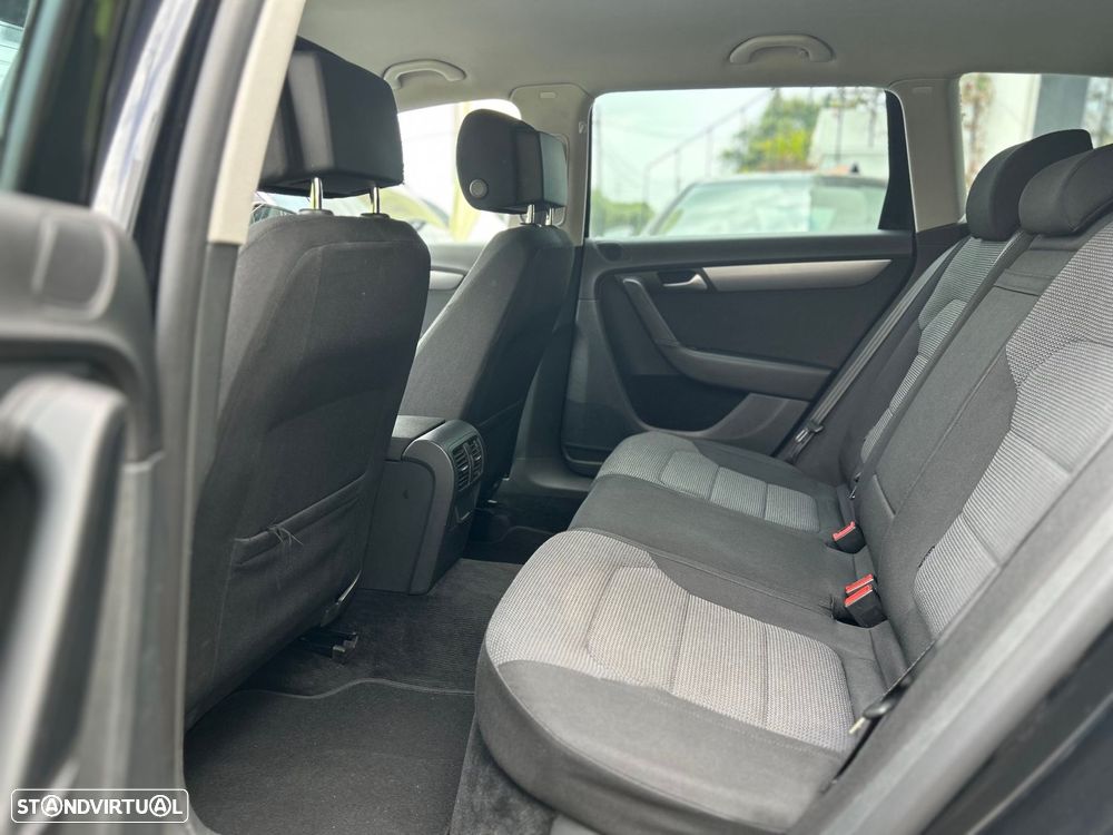 VW Passat Variant 1.6 TDI Confortline Navig - 17