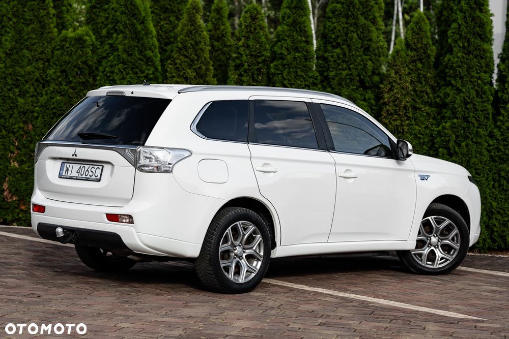 Mitsubishi Outlander Instyle NAVI + - 7