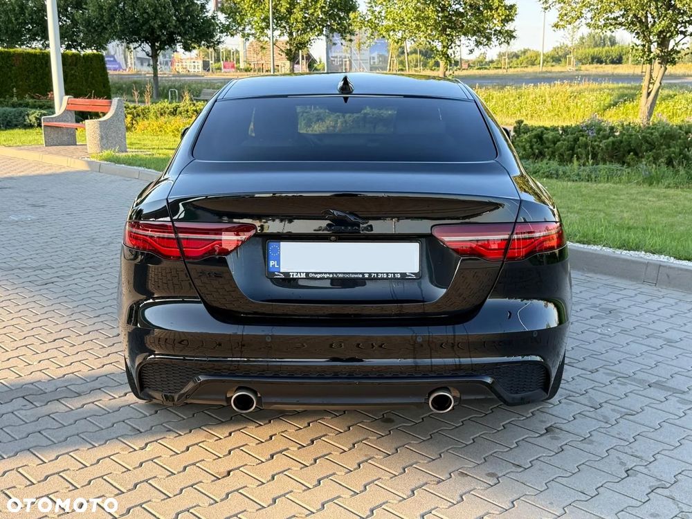 Jaguar XE 2.0 P250 R-Dynamic Black - 4