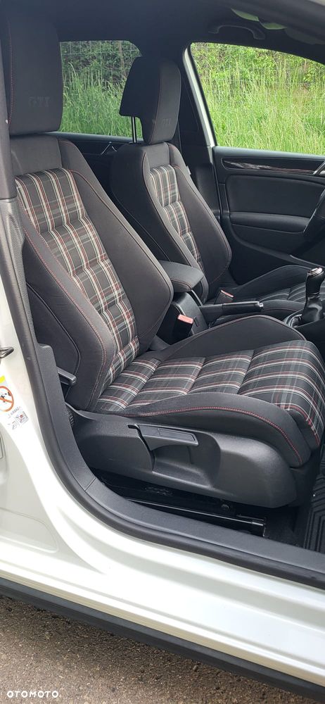 Volkswagen Golf 2.0 GTI - 15