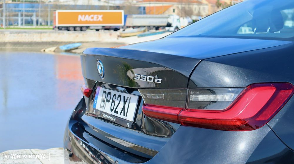BMW 330 e Auto - 18