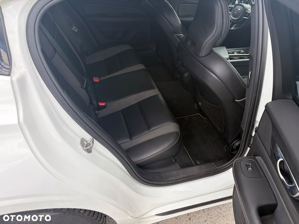 Volvo S60 B4 B R-Design - 21