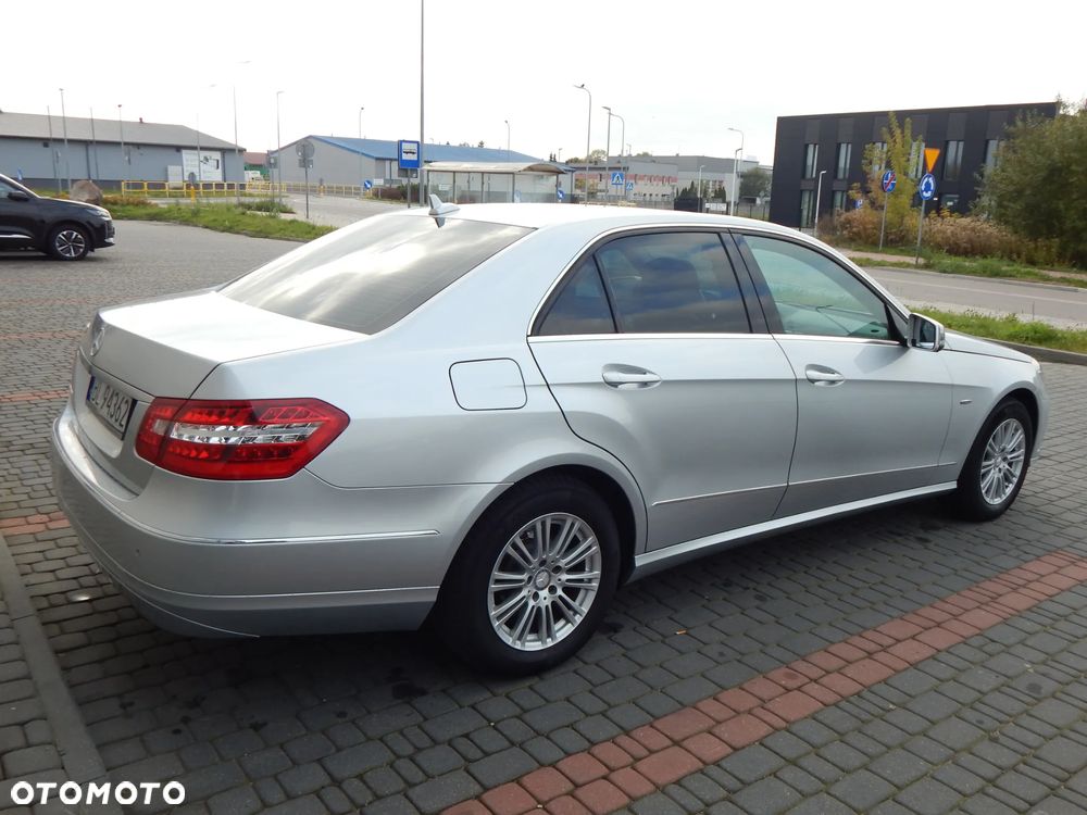Mercedes-Benz Klasa E 250 BlueEFFICIENCY 7G-TRONIC Elegance - 12