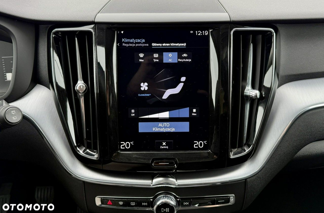 Volvo XC 60 D4 AWD Momentum Pro - 28