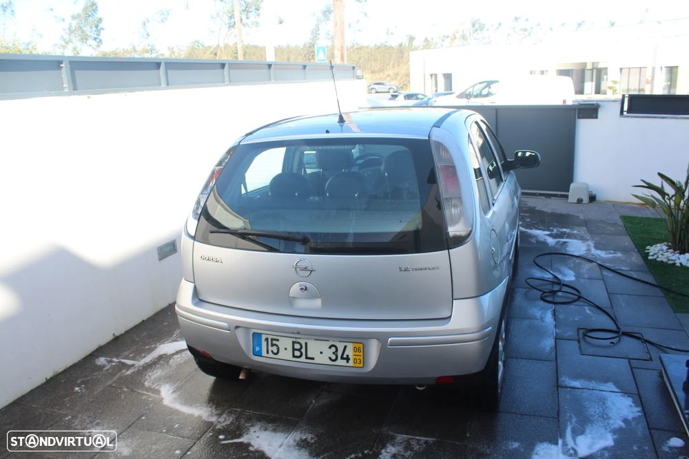 Opel Corsa 1.2 Twinport Enjoy - 3