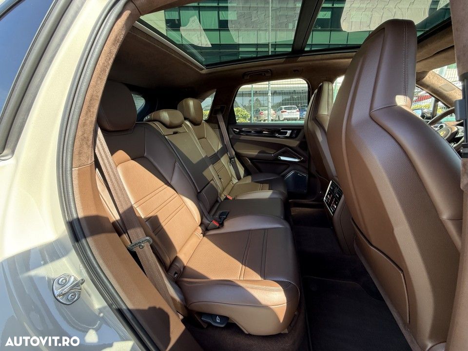 Porsche Cayenne - 21