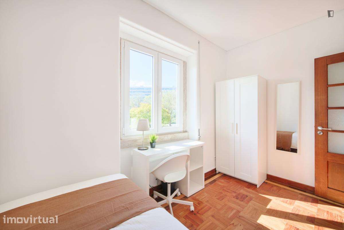 Quarto - localizado em São Sebastião Lisbon - Grande imagem: 4/37