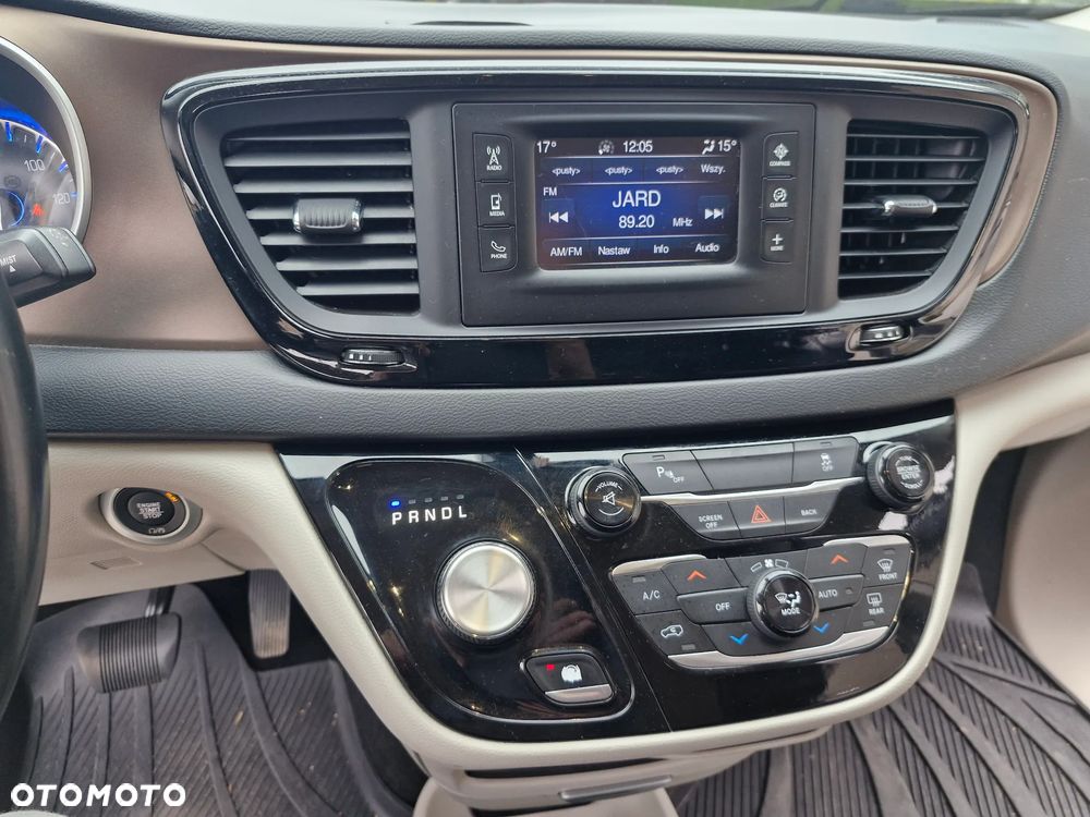 Chrysler Pacifica - 19